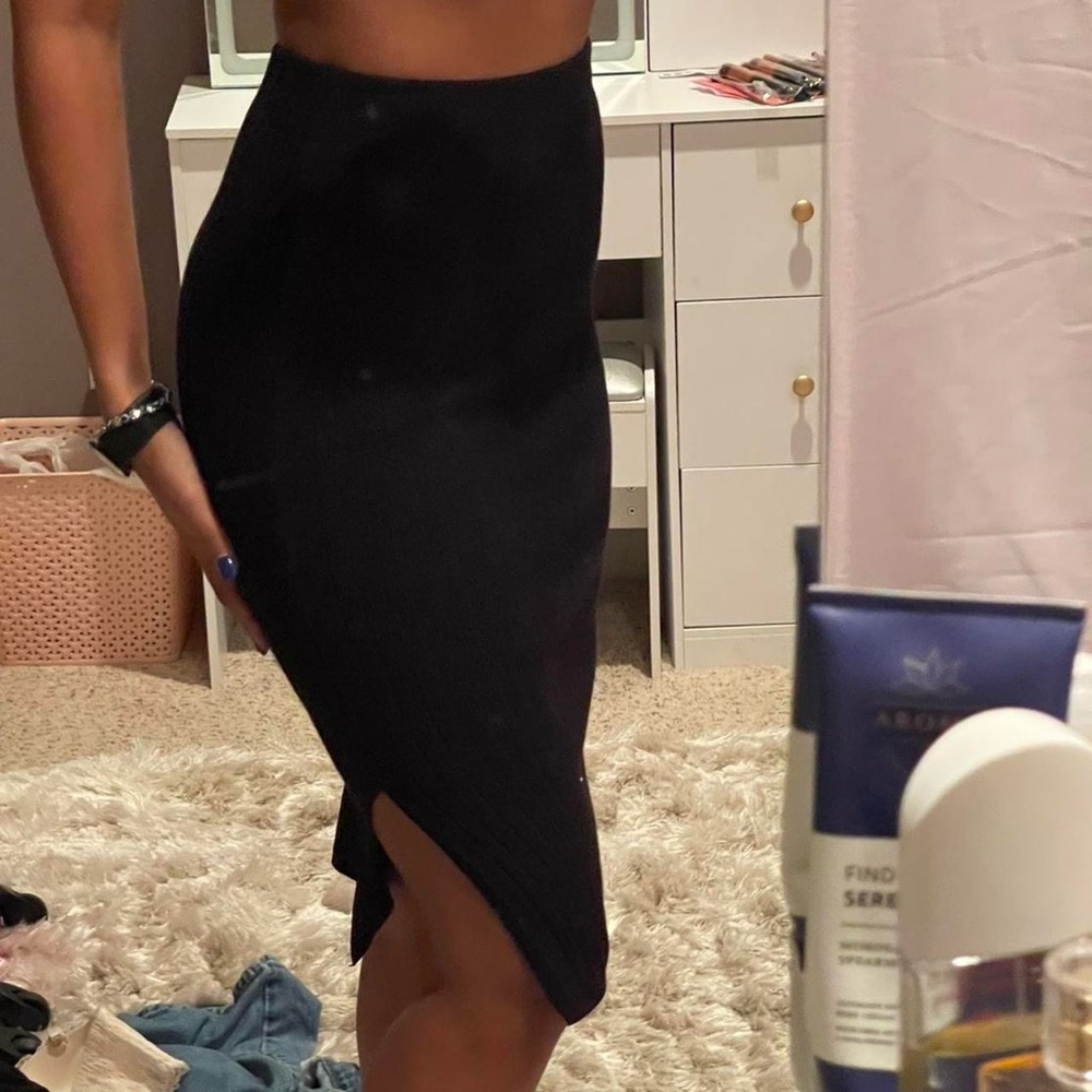 Black midi skirt